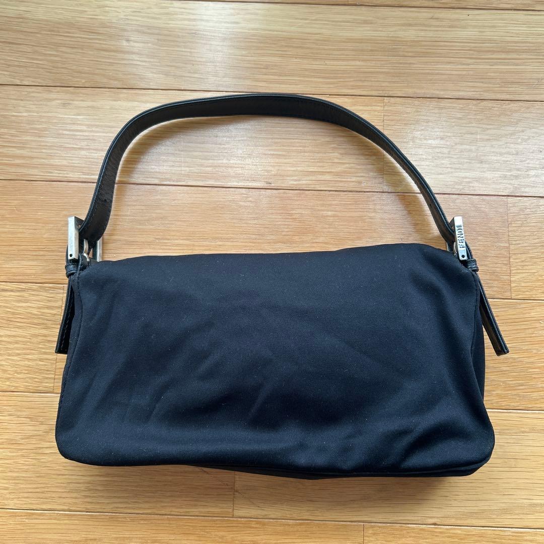 FENDI マンマバケット　ブラック　ハンドバッグ