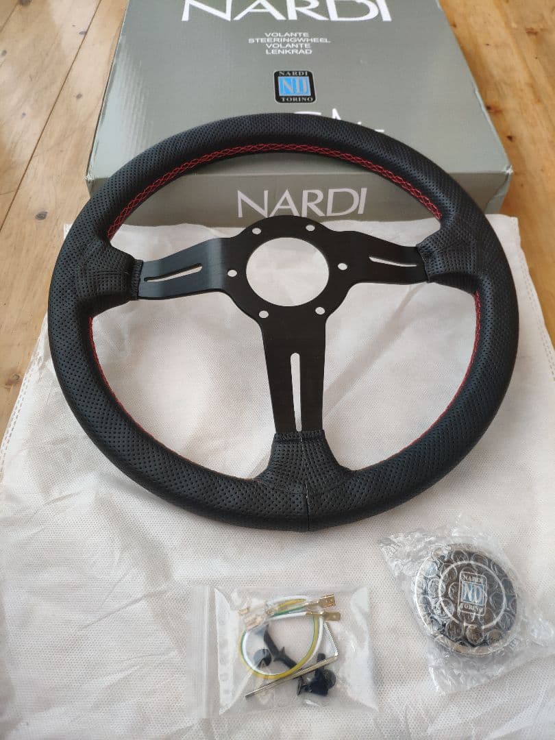 新品・未使用 パンチ革 ステアリング 13インチ 33cm