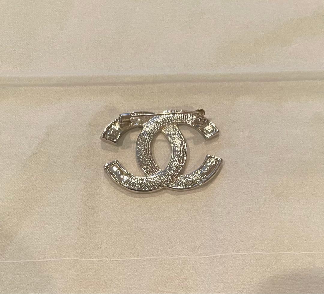 CHANEL ロゴブローチ シルバー