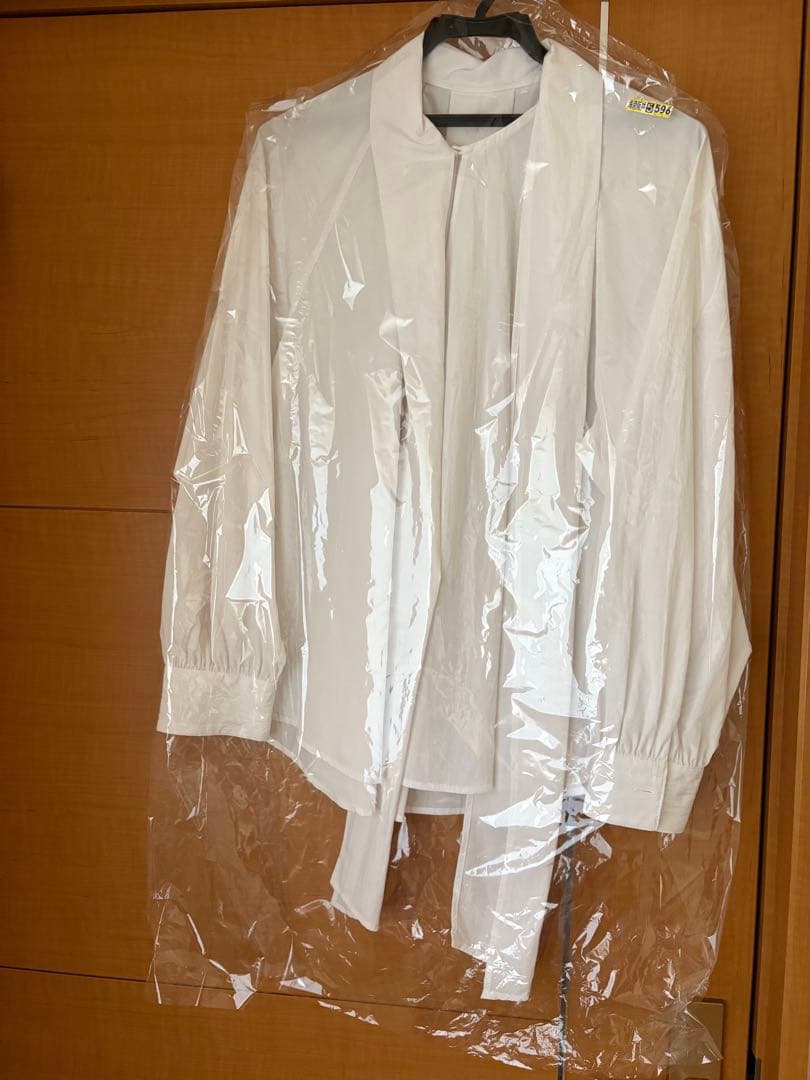 BEAUTY&YOUTHユナイテッドアローズ　ホワイトリボン付き長袖ブラウス