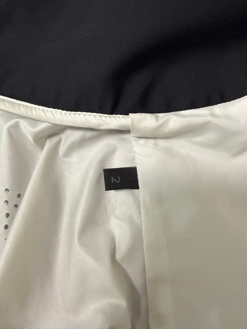 モンクレール ホワイトナイロンジャケット