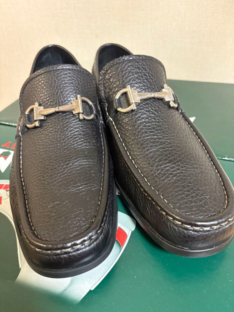 フェラガモ　FERRAGAMOレザー ローファー 黒 金具付き