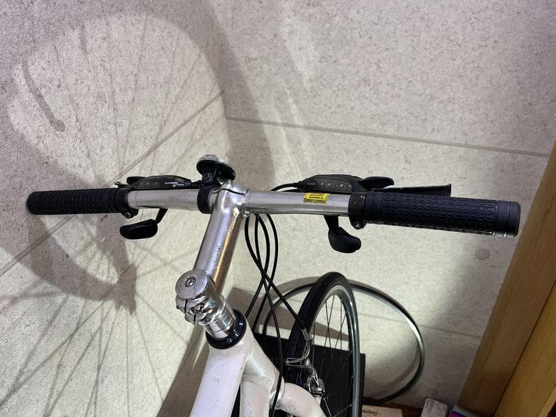 GIANT ESCAPE R3 クロスバイク sizeM　ホワイトカラー