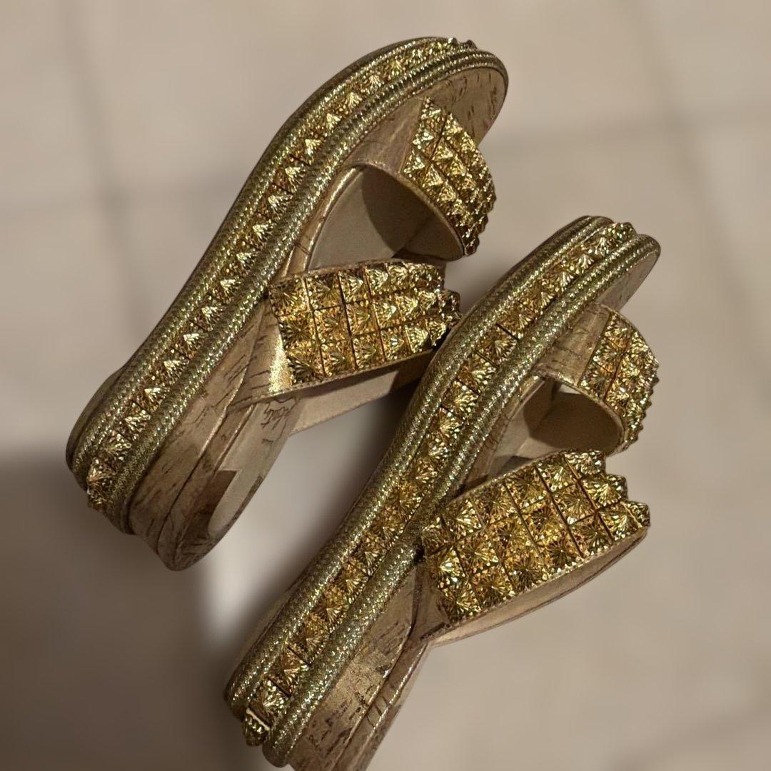 クリスチャンルブタン　ゴールド　サンダル　37