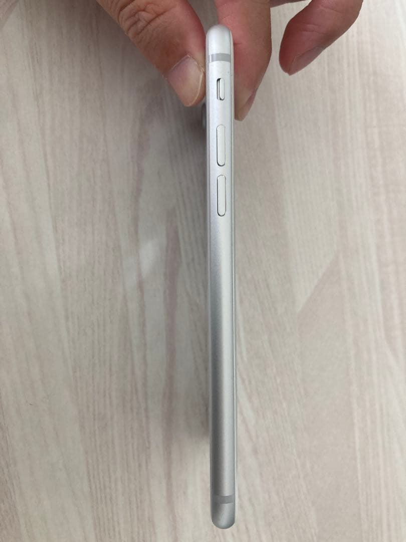 iPhone 8　64GB　simフリー