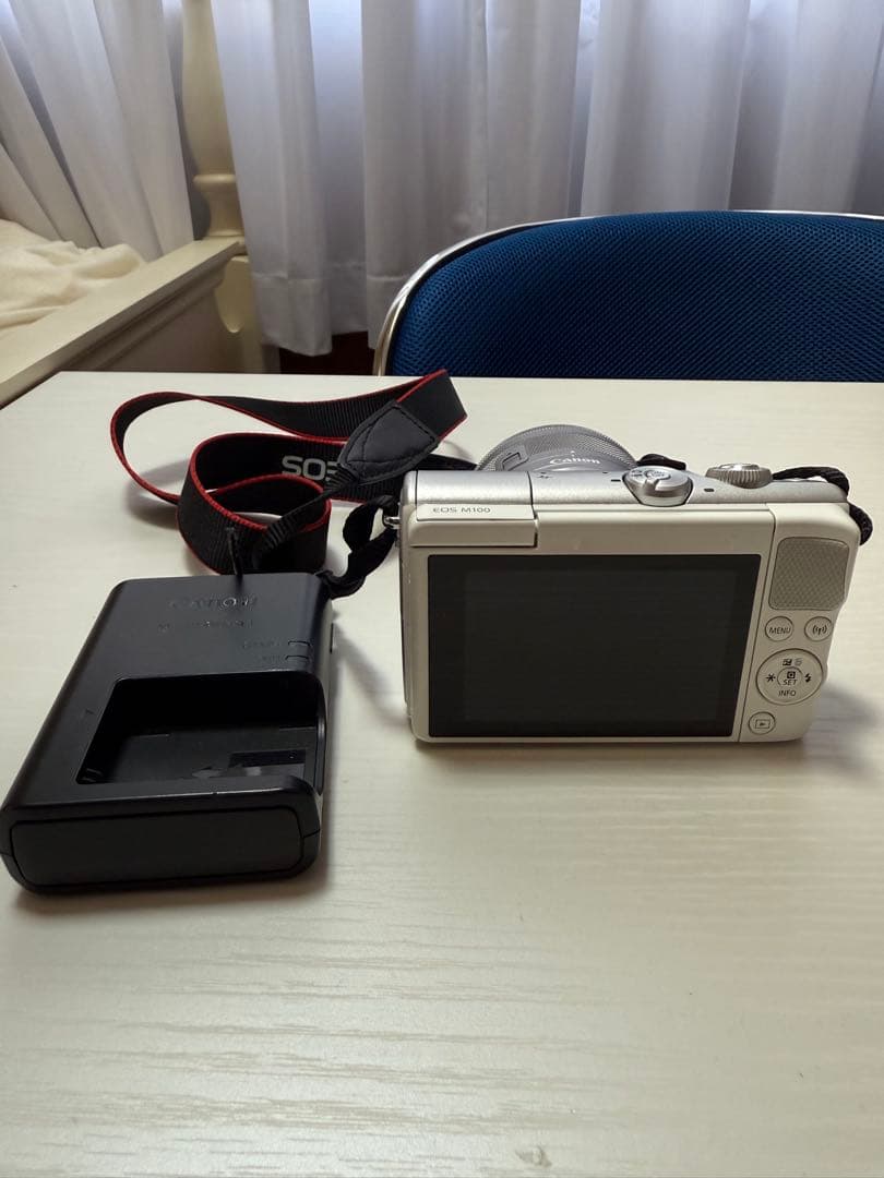 Canon ミラーレス一眼　EOS M100