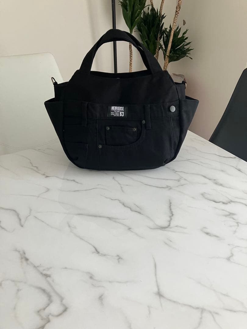 874 あつこ　大きめ黒花柄　デニムリメイクバック　ハンドメイド 2点