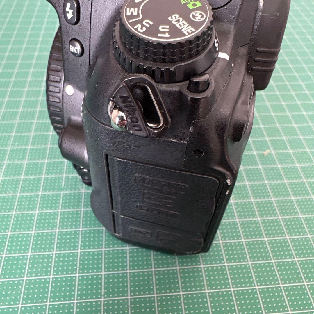 あ*ん様 ジャンク品　Nikon Ｄ7000 おまけでNikonストロボ付き30