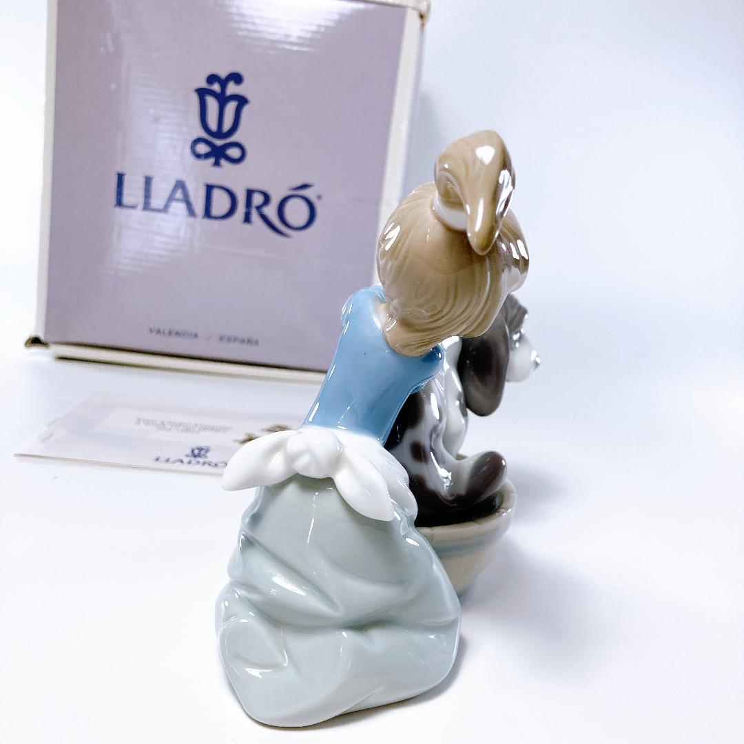 LLADRO リヤドロ きれいにしましょうね 少女・犬　05455|2616|☆