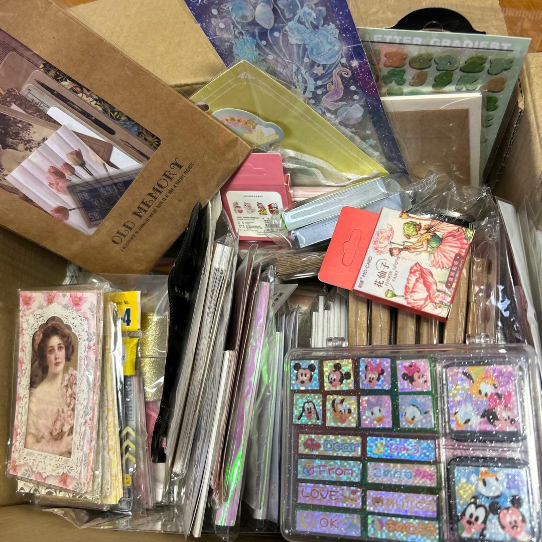 紙モノまとめ売り⭐️訳あり処分、海外コラージュ素材紙、シールメモ、スタンプ、雑貨等