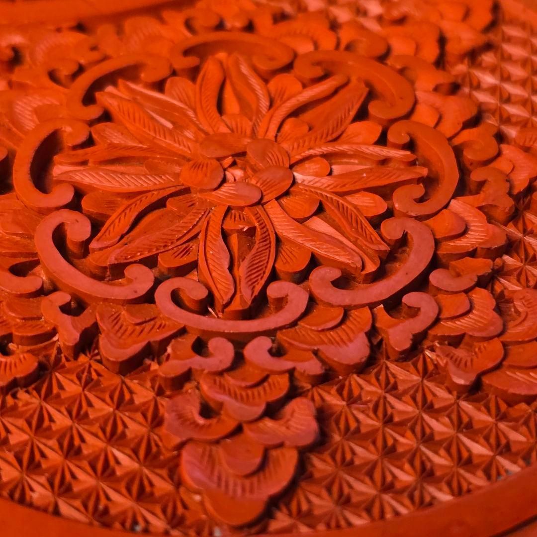 中国　堆朱彫 幾何地唐華唐草文 　三輪蓋物