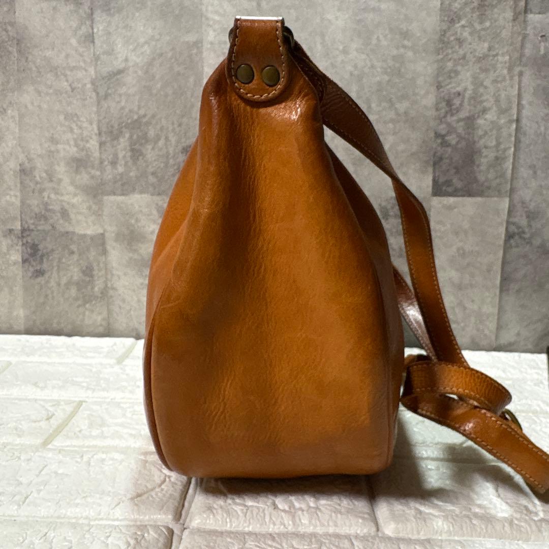 イルビゾンテ　ILEISONTE キャメル　ハーフムーン　レザーショルダー