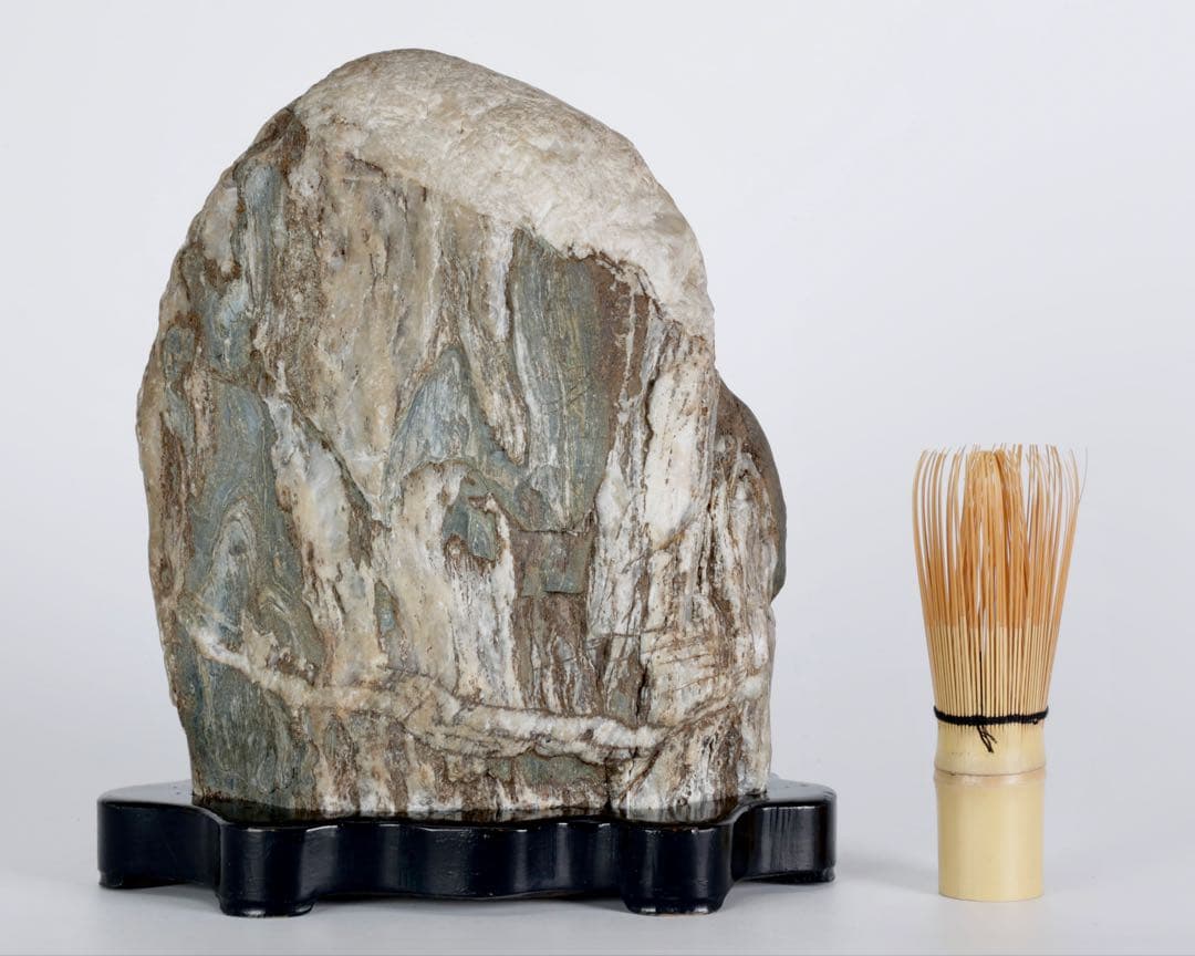 木化石 珪化木 白蛇石 蛇紋石 龍紋石 台座付 4.7kg 天然石 水石 盆石