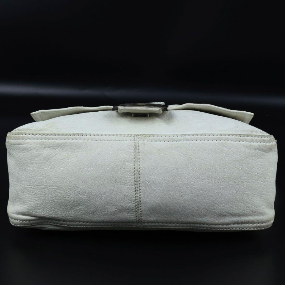 Fendi マンマバケット　ホワイトレザー ショルダーバッグ フラップ式