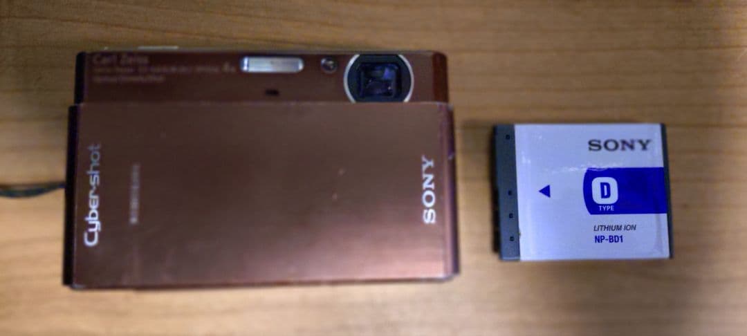 ■ソニー　デジタルスチルカメラ DSC-T77