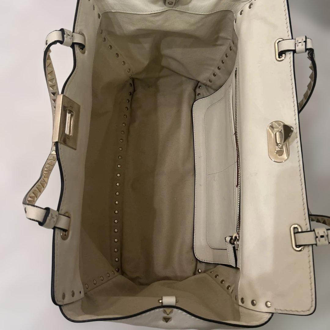 Valentino Garavaniロックスタッズ・オフホワイトバッグ