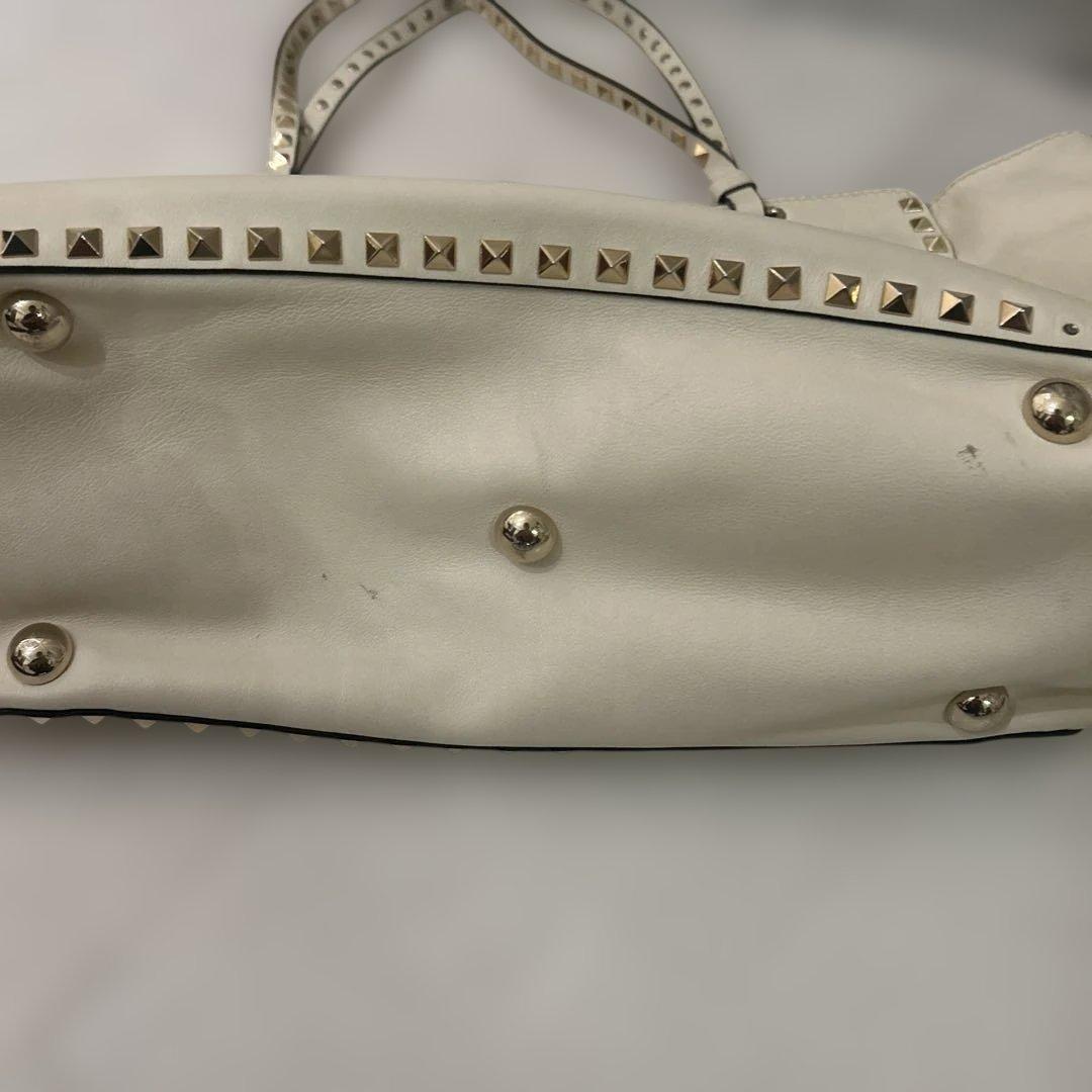 Valentino Garavaniロックスタッズ・オフホワイトバッグ