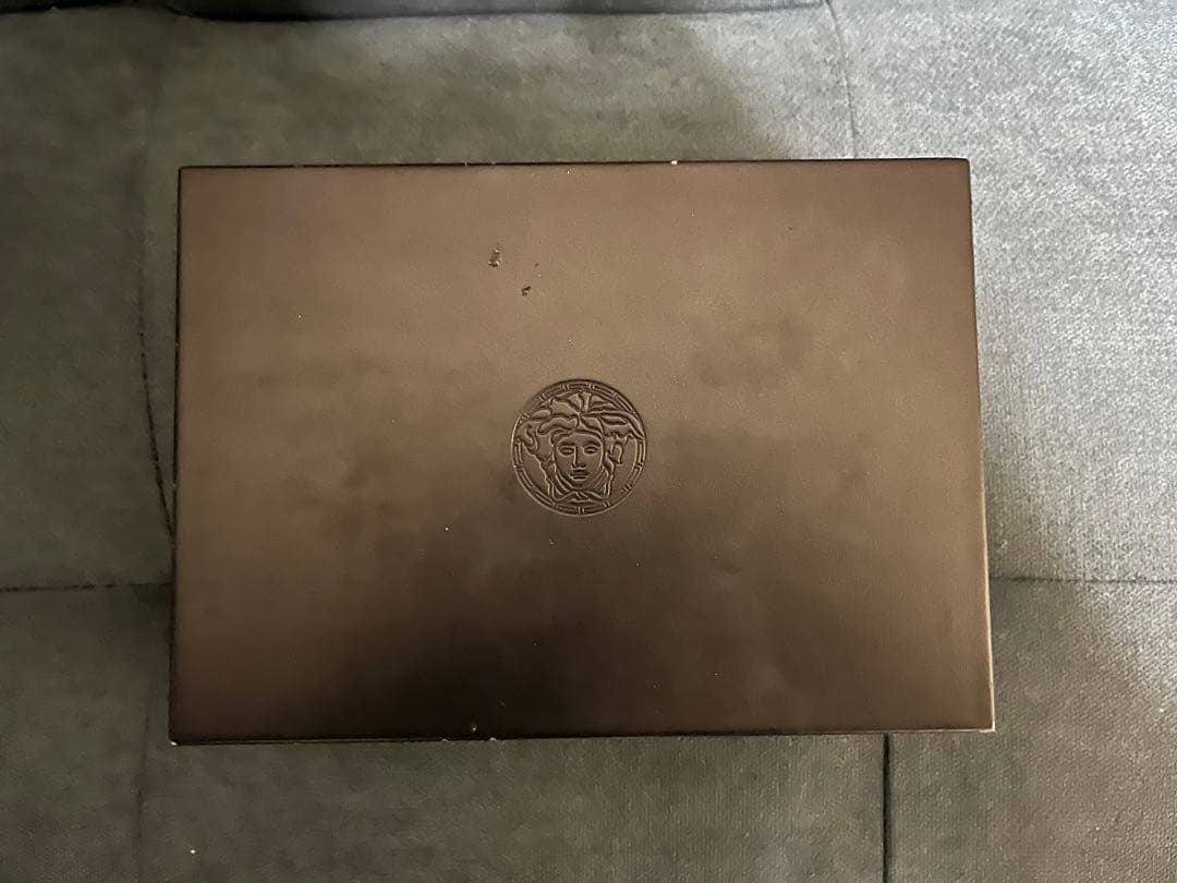 VERSACE シルバーオーバル型時計