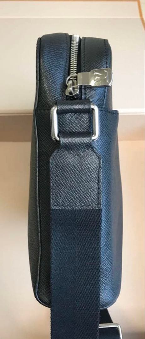 ちょこ Louis Vuitton Anton Taiga ショルダーPM