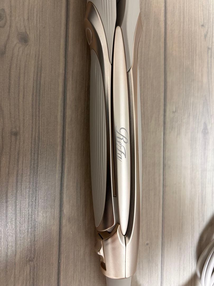 リファ　ストレートアイロンプロ　アイボリー