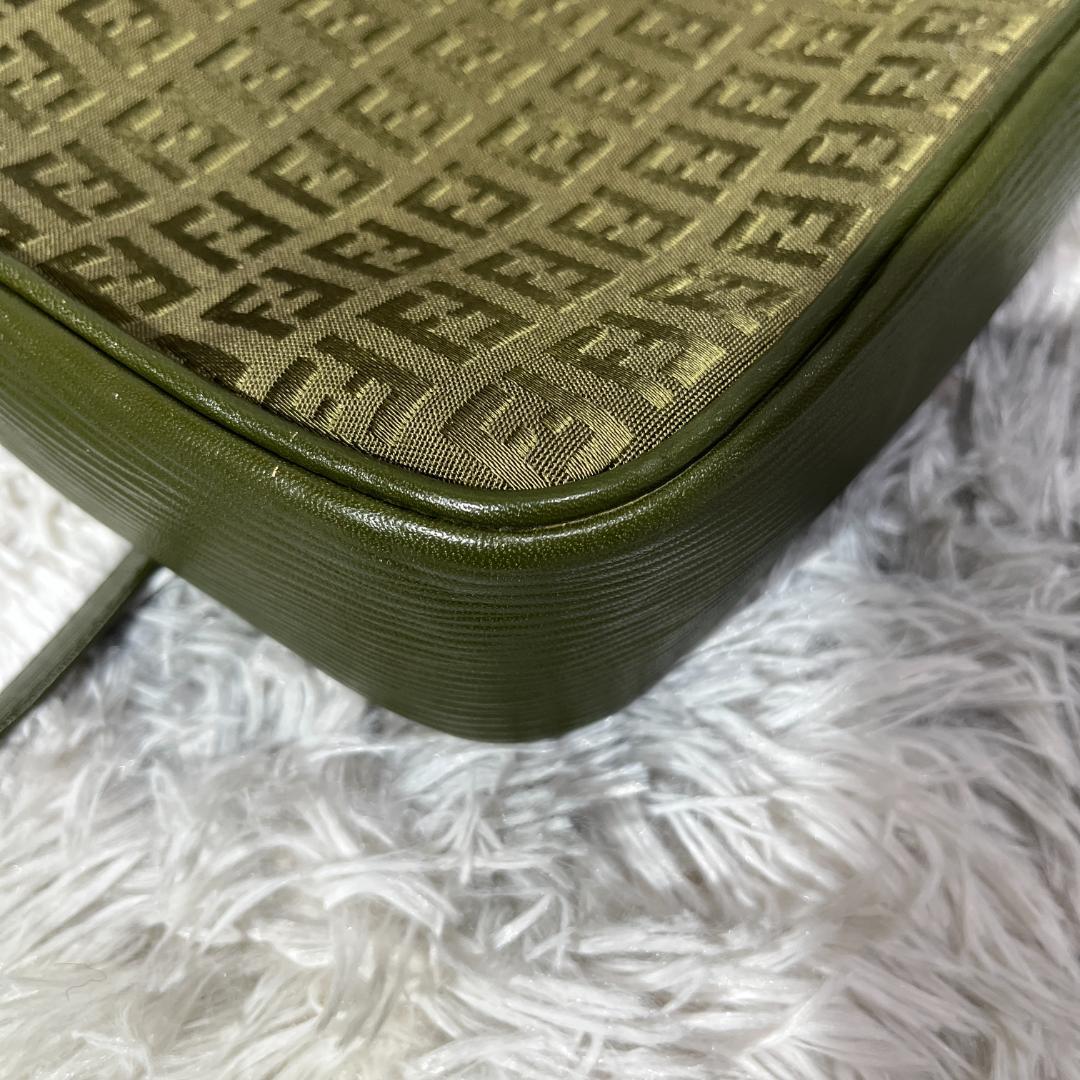 [大人気]　フェンディ　FENDI　ショルダーバッグ　総柄　レザー